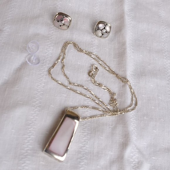 MOP & Sterling Pendant & Earrings with 19" Italy Figaro Chain - Picture 8 of 12